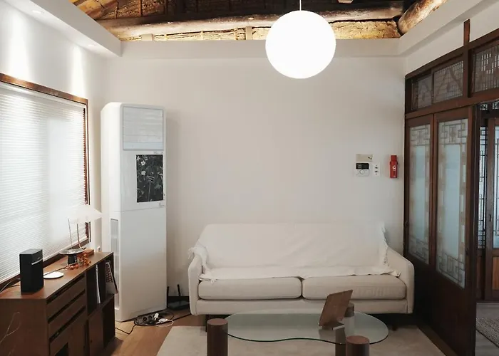 Private Hanok With Courtyard For 7, Busan, 10 Min To Metro 公寓 *