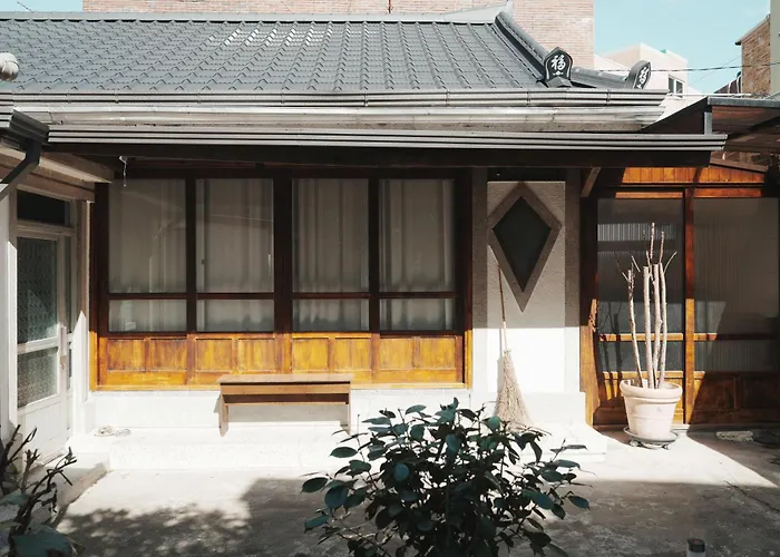 Private Hanok With Courtyard For 7, Busan, 10 Min To Metro 釜山